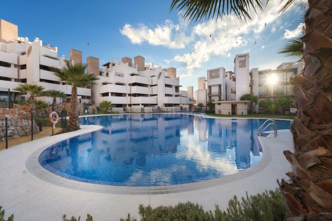 Bahia De La Plata Luxury Apartments Estepona Bagian luar foto